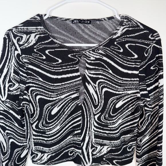 Zara Abstract Print Crop Top  Size L Black White Long Sleeve Keyhole Cutout Y2k - Picture 7 of 13